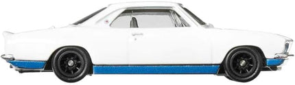 Hot Wheels Car Culture Circuit Legend, Premium 1:64 Scale Die-Cast Chevy Corvair Yenko Stinger Car, Collectable Vehicle