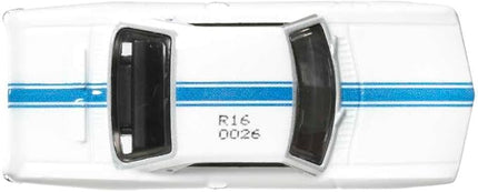 Hot Wheels Car Culture Circuit Legend, Premium 1:64 Scale Die-Cast Chevy Corvair Yenko Stinger Car, Collectable Vehicle