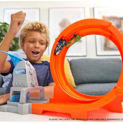 Hot Wheels Toy Car Track Set Loop Stunt Champion, Dual-Track Loop with Double-Car Launcher, Side-by-Side Racing, Includes 1 Toy Car in 1:64 Scale