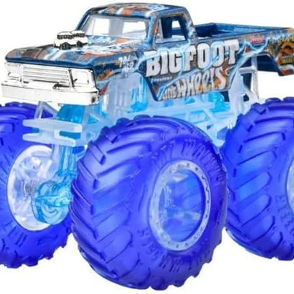 Hot Wheels Monster Trucks Bigfoot 2024, Power Smashers 1:64 Scale, Crushed Car Included