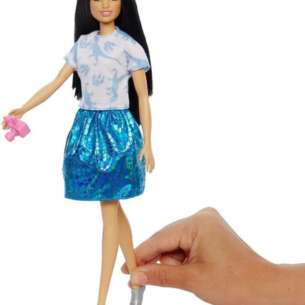 Barbie Fashions Complete Looks 4 of Doll Clothes Inspired by Popular Brand Roxy, Complete Look with Outfit & Accessories Dolls, Gift for Kids 3 to 8 Years Old