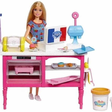 Barbie It Takes Two Baking Set with Malibu Doll and 18 Accessories Including Modelling Dough 3 Colours and Moulds, Children's Toy, from 3 Years, HJY19