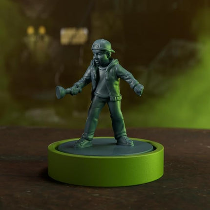 Avalon Hill Hasbro Gaming Betrayal at The House on The Hill 3rd Edition Cooperative Board Game,Ages 12 and Up,3-6 Players,50 Chilling Scenarios