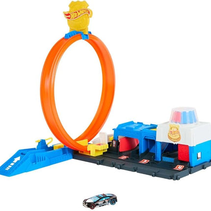 Hot Wheels Toy Car Track Set, Super Police Station Playset with 1:64 Scale Die-Cast Vehicle, Adjustable Loop for Multiple Ways to Race & Stunt