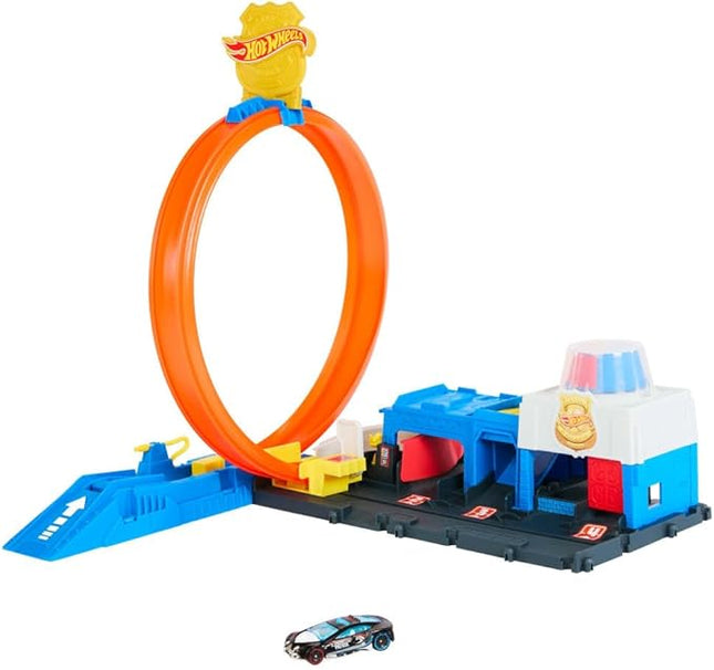 Hot Wheels Toy Car Track Set, Super Police Station Playset with 1:64 Scale Die-Cast Vehicle, Adjustable Loop for Multiple Ways to Race & Stunt