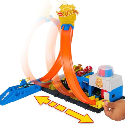 Hot Wheels Toy Car Track Set, Super Police Station Playset with 1:64 Scale Die-Cast Vehicle, Adjustable Loop for Multiple Ways to Race & Stunt