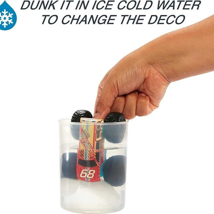 Hot Wheels Toy Monster Trucks, Color Reveal 1:64 Scale Vehicle with Clip-On Water Tank, Dunk in Water for Surprise (Styles May Vary)