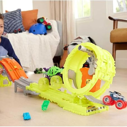 Hot Wheels Monster Trucks Track Set with 2 Toy Trucks: Oversized Skelesaurus & 1:64 Scale Bone Shaker, Charge & Chase Challenge with 2 Crushed Cars
