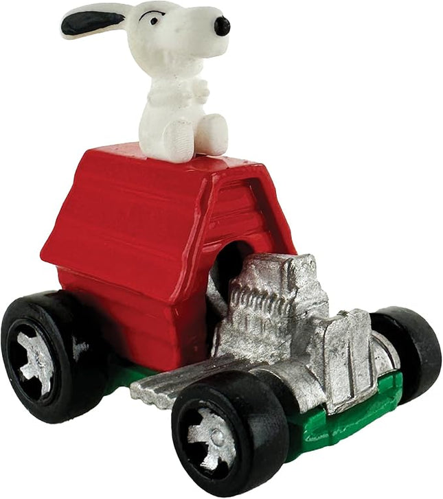 World's Smallest Hot Wheels Snoopy, Miniature Peanuts World War I Flying Ace Car, Die-Cast Metal with Real Working Wheels, Includes Collector Case Diorama, Toy Car, Die Cast Toy Car, Ages 8 and Up