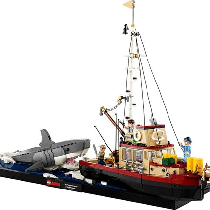LEGO Ideas Jaws Set - Diorama Kit for Fans of The Classic Movie - Shark Toy - Movie Memorabilia Gift for Adults - Includes Orca Boat and Chief Brody, Hooper and Quint Minifigures - 21350