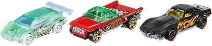 Hot Wheels 3 Car Pack, Multipack of 3 Hot Wheels Vehicles, Instant Starter Set, Collection of 1:64 Scale Toy Sports Cars, Rolling Wheels, For Kids 3 Years & Up