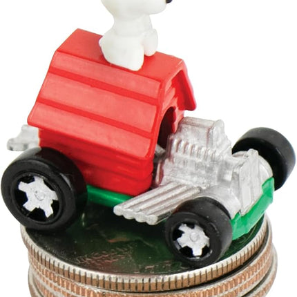 World's Smallest Hot Wheels Snoopy, Miniature Peanuts World War I Flying Ace Car, Die-Cast Metal with Real Working Wheels, Includes Collector Case Diorama, Toy Car, Die Cast Toy Car, Ages 8 and Up