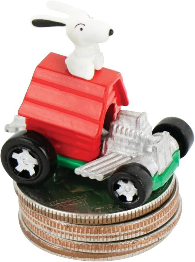 World's Smallest Hot Wheels Snoopy, Miniature Peanuts World War I Flying Ace Car, Die-Cast Metal with Real Working Wheels, Includes Collector Case Diorama, Toy Car, Die Cast Toy Car, Ages 8 and Up