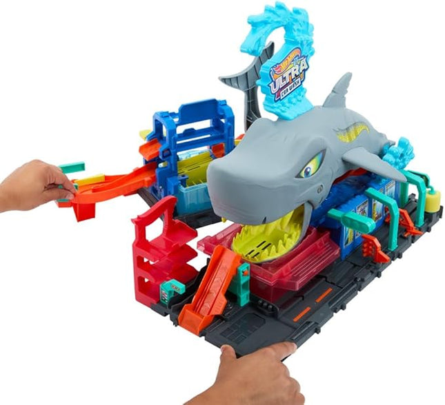 Hot Wheels City Track Set, Ultra Shark Car Wash with 1:64 Scale Color Reveal Toy Vehicle, Repeat Color-Change Feature, Storage