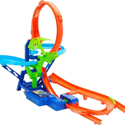 Hot Wheels Toy Car Track Set, Stunt Track Mid-Air Crash with 1:64 Scale Die-Cast Toy Car, Motorized Booster for Non-Stop Stunting & Racing