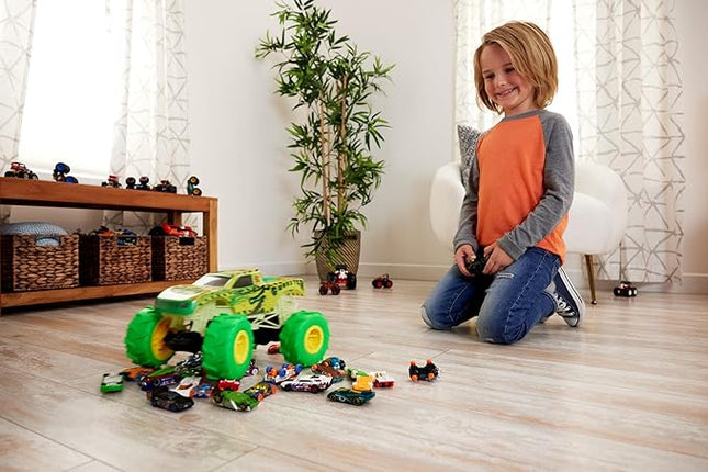 Hot Wheels Monster Trucks RC Toy, Remote-Control 1:15 Scale Gunkster, Glows in The Dark & has Terrain Action Tires with Off-Roading Capability