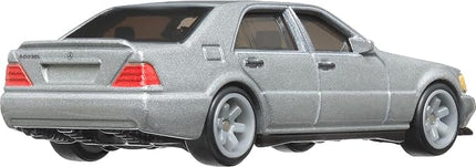 Hot Wheels Cars, Premium Fast & Furious 1:64 Scale Die-Cast Car for Collectors Inspired by Fast & Furious Movie Franchise