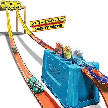 Hot Wheels Toy Car Track Builder Playset, Multi-Lane Speed Box, 18 Component Parts with Storage & 2 1:64 Scale Vehicles