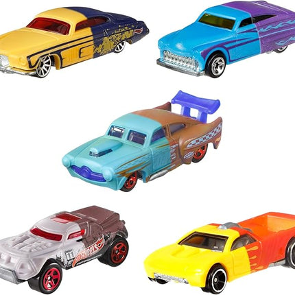 Hot Wheels Toy Car, 1:64 Scale Color Shifters Vehicle with Repeat Color Change in ICY Cold or Very Warm Water (Styles May Vary)