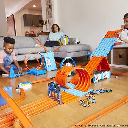 Hot Wheels Toy Car Track Set, Race Crate Transforms into 3 Different Builds, Includes Storage & 2 Cars in 1:64 Scale (Amazon Exclusive)