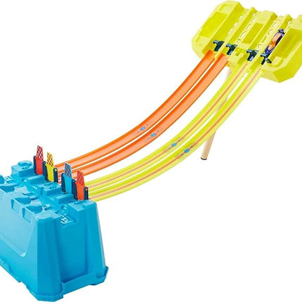 Hot Wheels Toy Car Track Builder Playset, Multi-Lane Speed Box, 18 Component Parts with Storage & 2 1:64 Scale Vehicles