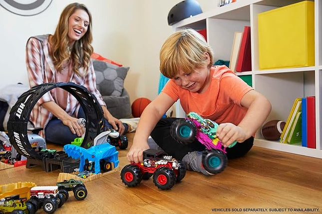 Hot Wheels Toy Monster Trucks, Oversized Die-Cast Bone Shaker in 1:24 Scale, Play Vehicle for Kids & Collectors