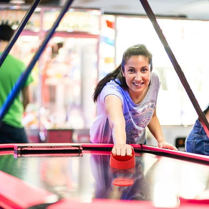 1 Set 100mm Air Hockey Pushers and Air Hockey Pucks Great Goal Handles Pushers Goal Handles Paddles Replacement Accessories - 2 Red Pushers and 4 Pucks (2 Red and 2 Black)