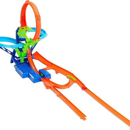 Hot Wheels Toy Car Track Set, Stunt Track Mid-Air Crash with 1:64 Scale Die-Cast Toy Car, Motorized Booster for Non-Stop Stunting & Racing