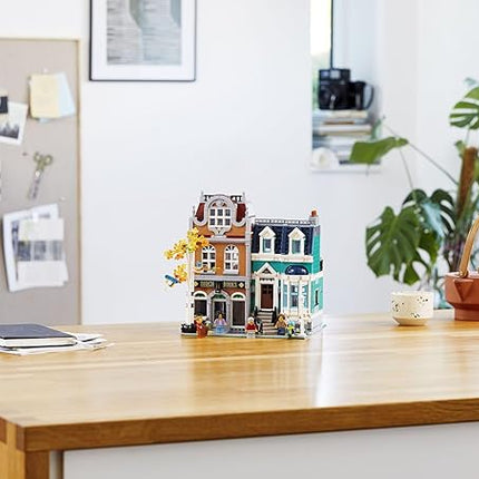 LEGO Creator Expert Bookshop 10270 Modular Building, Home Décor Display Set for Collectors, Advanced Collection, Gift Idea for 16 Plus Year Olds