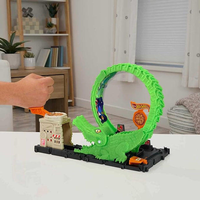 Hot Wheels Toy Car Track Set Gator Loop Attack Playset in Pizza Place with 1:64 Scale Car, Connects to Other Sets