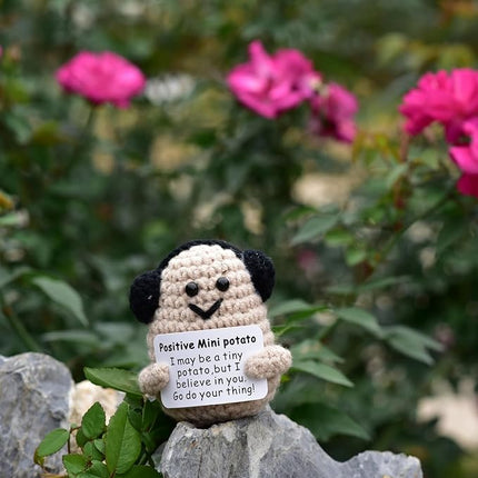 1 Pcs Positive Mini Funny Potato Holding Card Crochet Easter Birthday Christmas Mom Dad Sister Friend Wife Husband Colleauge College Students Coworkes Cheer Up Gift Decor