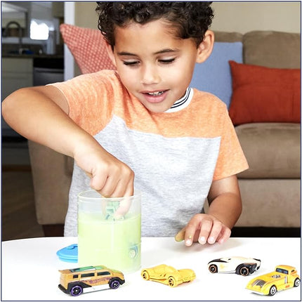 Hot Wheels Cars, Set of 2 Color Reveal Vehicles in 1:64 Scale with Surprise Initial Reveal & Repeat Color-Change Feature in Very Warm & ICY Cold Water (Styles May Vary)