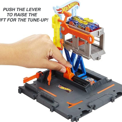Hot Wheels City Toy Car Track Set Downtown Repair Station Playset with 1:64 Scale Vehicle, Working Lift & Launcher