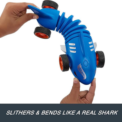 Hot Wheels RC 1:15 Scale Shark Speeder, Remote-Control Vehicle That Bends, Turns & Slides Like a Mutant Machine, Features Lights & Sounds