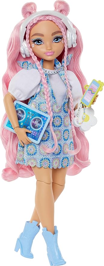 Barbie Dream Besties Doll and Accessories, Daisy Jean Posable Fashion Doll with Removable Fashions & Wavy Pink Hair, 9 DJ & Music Themed Pieces