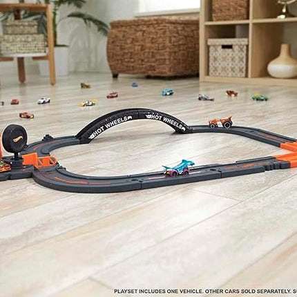 Hot Wheels City Track Pack, 10 Piece Set Includes Track Base & Various Track Pieces to Build a Cityscape, with 1 Hot Wheels Car, Connects to Other Sets, Gift for Kids 4 Years & Up