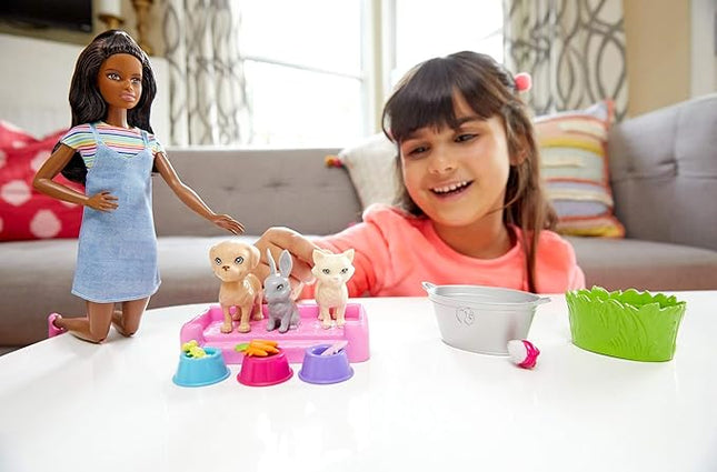 Barbie Play ‘n’ Wash Pets Playset with Brunette Doll, 3 Color-Change Animals (a Puppy, Kitten and Bunny) and 10 Pet and Grooming Accessories, Gift for 3 to 7 Year Olds