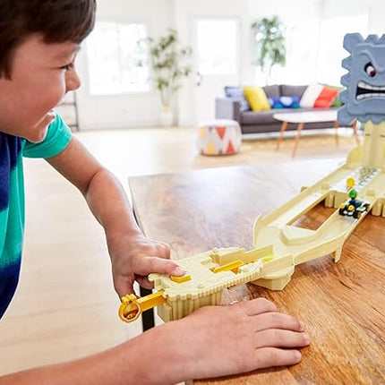 Hot Wheels Mario Kart Track Set & Toy Car, Thowmp Ruins Playset with Luigi Kart Vehicle & Pull-Back Launcher