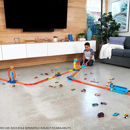 Hot Wheels Toy Car Track Set, Track Builder Playset, Split Loop Pack & 1:64 Scale Vehicle, Compatible with Other Sets & Tracks