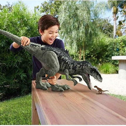 Mattel Jurassic World Super Colossal Dinosaur Action Figure, Large Giganotosaurus Dino Toy with Eating Feature, 3+ Feet Long