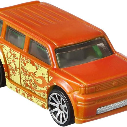 Hot Wheels Toy Car, 1:64 Scale Color Shifters Vehicle with Repeat Color Change in ICY Cold or Very Warm Water (Styles May Vary)