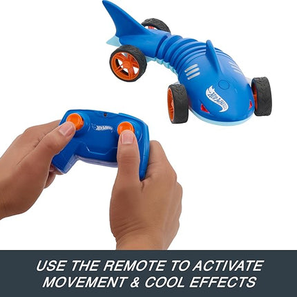 Hot Wheels RC 1:15 Scale Shark Speeder, Remote-Control Vehicle That Bends, Turns & Slides Like a Mutant Machine, Features Lights & Sounds