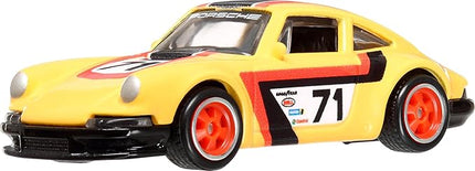 Hot Wheels Premium Car Culture Circuit Legends Toy Vehicle, 1:64 Scale Die-Cast '71 Porsche 911 for Collectors, Real Riders Tires, Metal/Metal Chassis