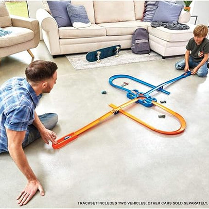 Hot Wheels Toy Car Track Builder Playset, Deluxe Stunt Box with 25 Component Parts & 1:64 Scale Vehicle (Amazon Exclusive)