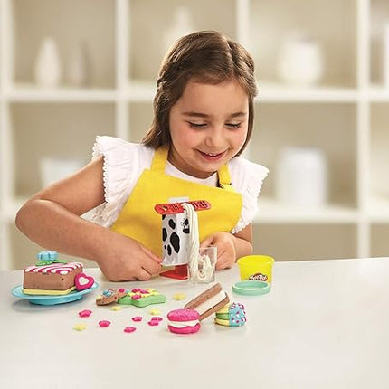 Play-Doh Kitchen Creations Milk and Cookies Set with 6 Non-Toxic Colors Including Play-Doh Confetti