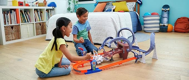 Hot Wheels Toy Car Track Set, RacerVerse Spider-Man’s Web-Slinging Speedway, Competitive Race with 2 Die-Cast Vehicles: Spider-Man & Black Panther