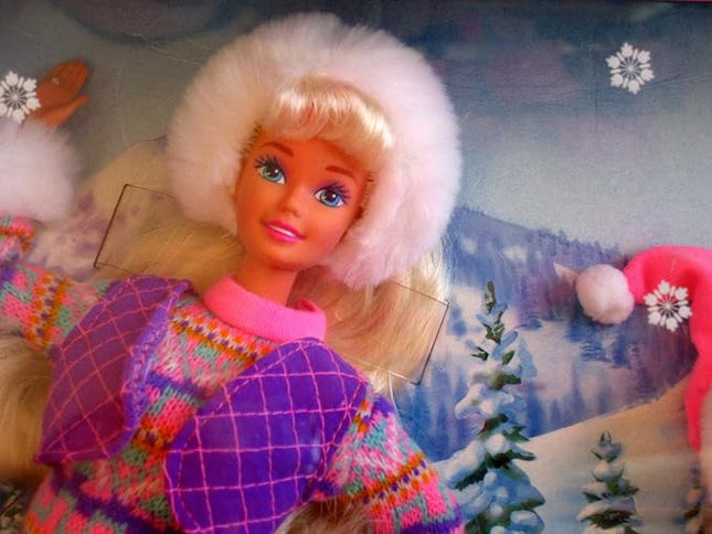 BARBIE WINTER HOLIDAY Set SLEDDING FUN w 4 DOLLS (Skipper, Kelly, Stacie & Barbie), Koko (Dog), SLED & More (1995)