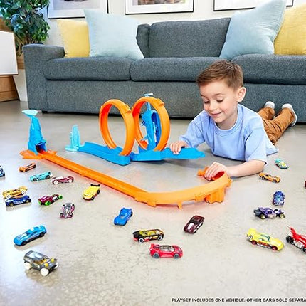 Hot Wheels Toy Car Track Set, Triple Loop Pack & 1:64 Scale Vehicle, Track-Building Components with 3 Loops, Speed Snap Tracks & Adapters