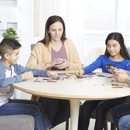 Hasbro Gaming Marvel Mayhem-Card Game, Featuring Super Heroes, Fun Game for Marvel Fans Ages 8+, Fast-Paced, Easy-to-Learn for 2-4 Players