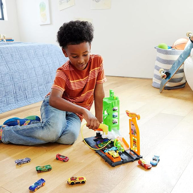 Hot Wheels City Track Set, Super Recharge Fuel Station Playset with EV Chargers & 1:64 Scale Toy Car